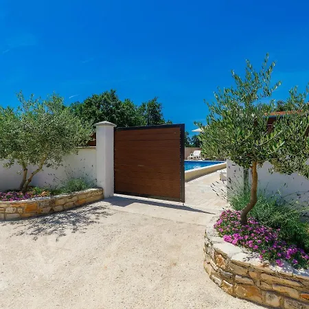 Maslina By Interhome * Pavicini